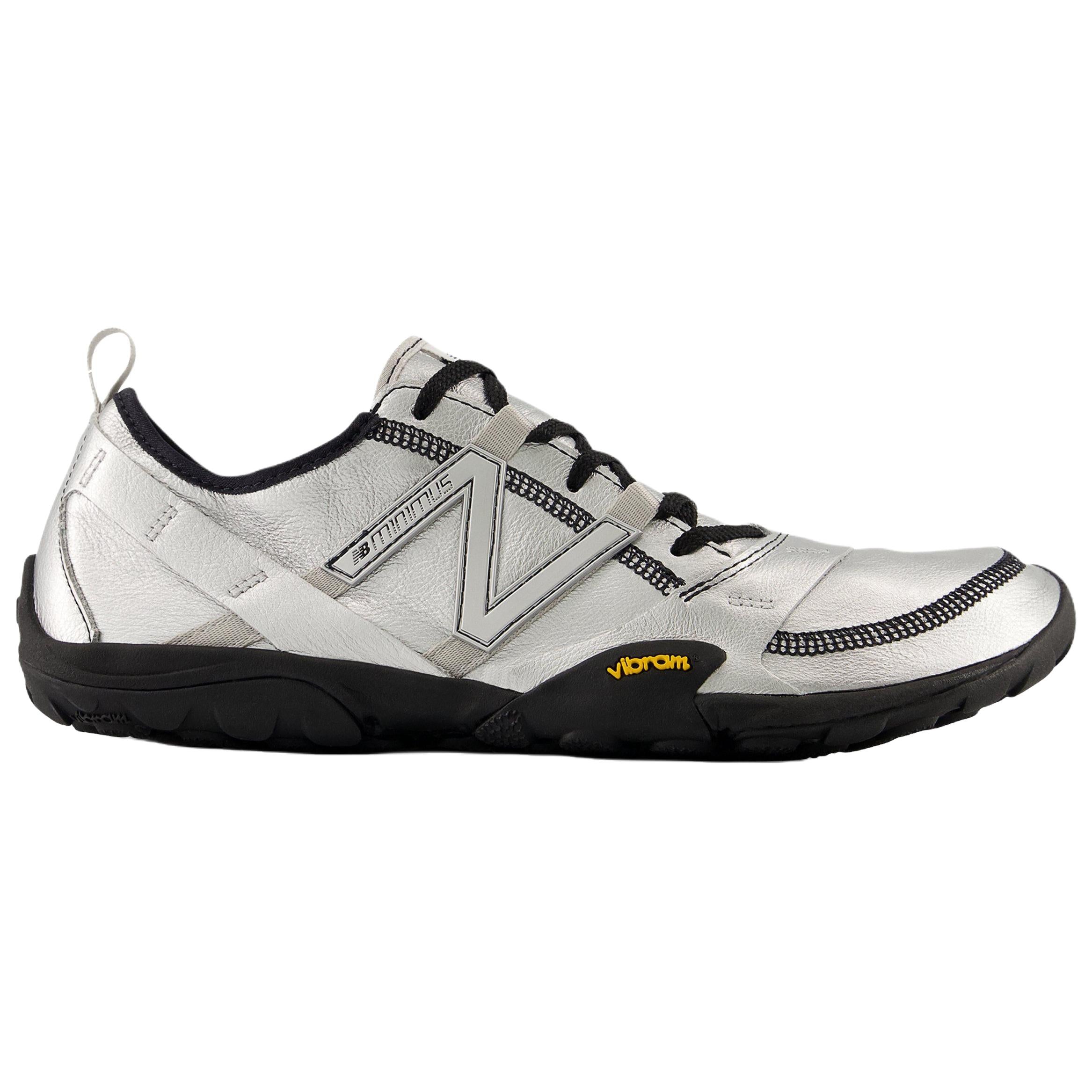 حذاء New Balance Minimus رياضي مريح باللون الفضي