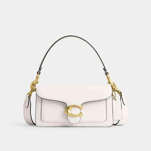 حقيبة Coach Tabby Shoulder Bag جلد بلون أبيض.