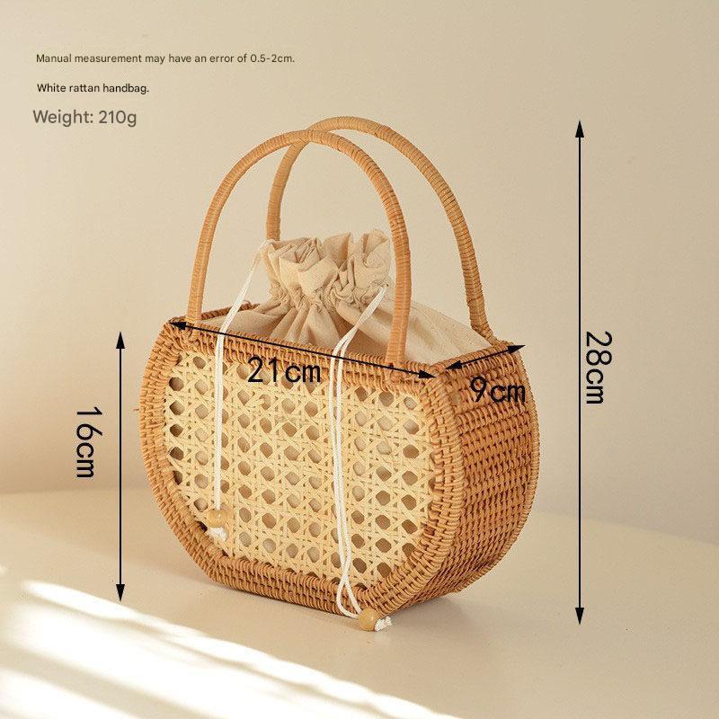حقيبة يد Handbag من الخوص الطبيعي بتصميم فني يدوي مميز.