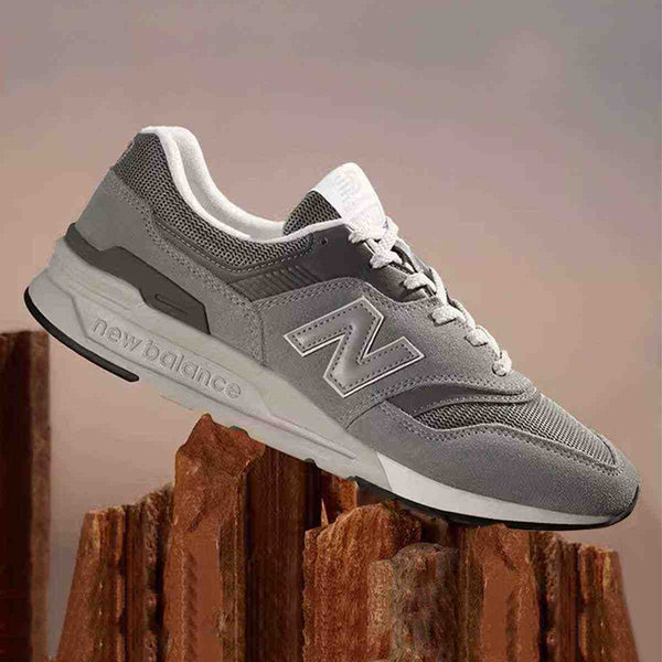 حذاء رياضي New Balance CM997HCA رمادي بتصميم كلاسيكي مريح للرجال والنساء