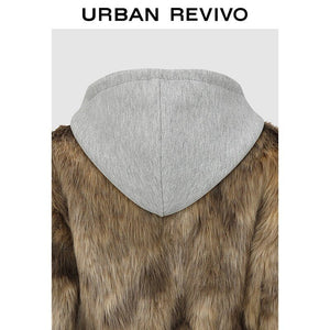 منظر خلفي للكابيشن في جاكيت URBAN REVIVO