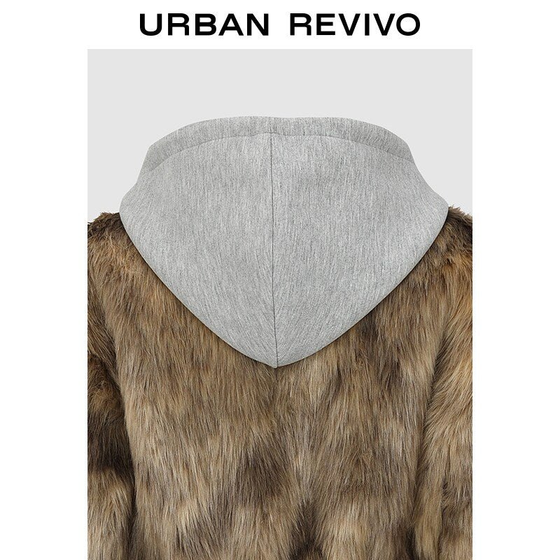 منظر خلفي للكابيشن في جاكيت URBAN REVIVO