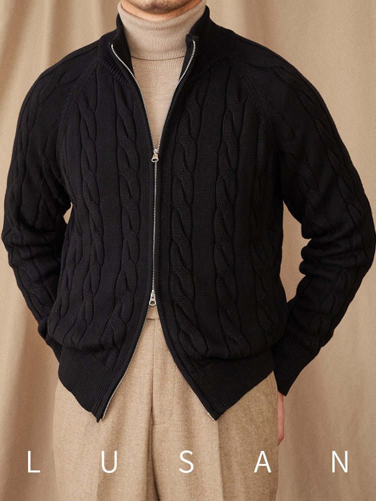 سترة رجالية محبوكة بياقة واقفة وسحاب أمامي بشعار Mr. Lusan