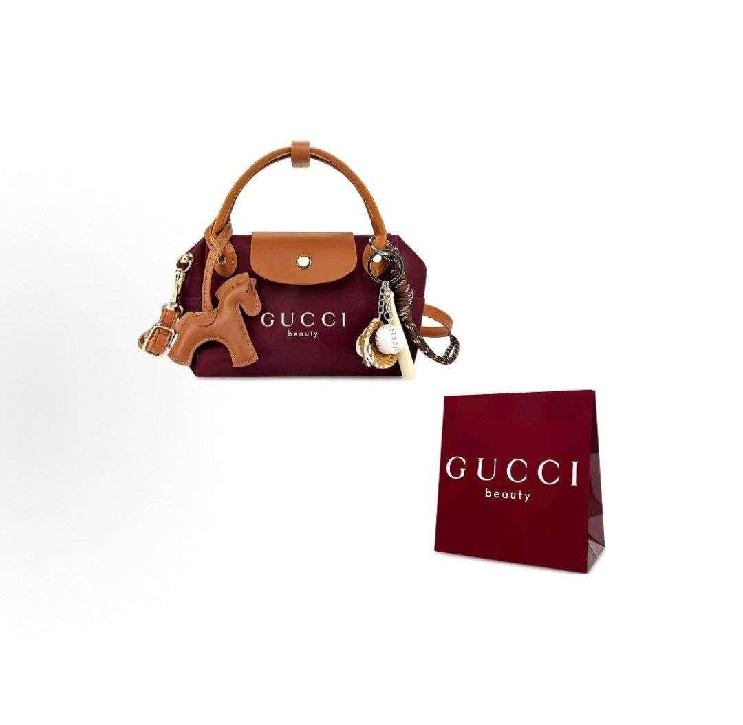 حقيبة كتف GUCCI beauty لون عنابي.