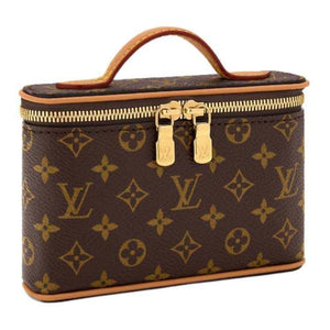 حقيبة مكياج Louis Vuitton Vanity Case بنقشة Monogram الأيقونية.