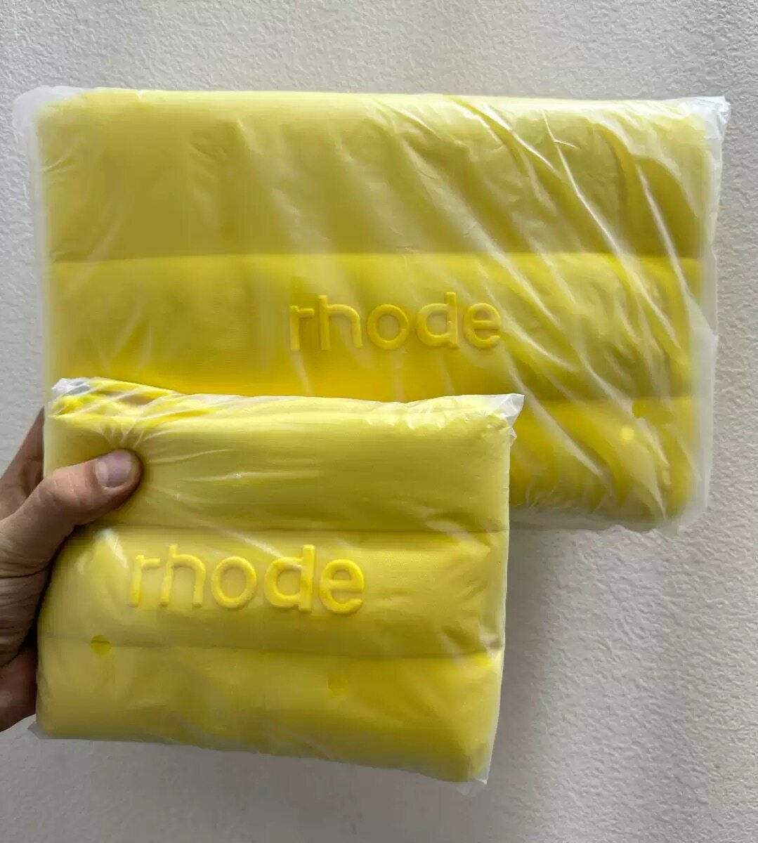 حقيبة مكياج Rhode بتصميم مبطن وعصري ألوان متعددة - رفعة