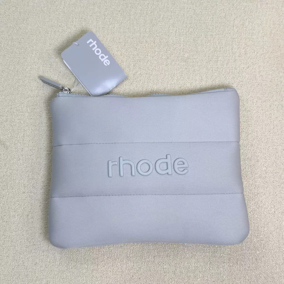 حقيبة مكياج Rhode بتصميم مبطن وعصري ألوان متعددة - رفعة
