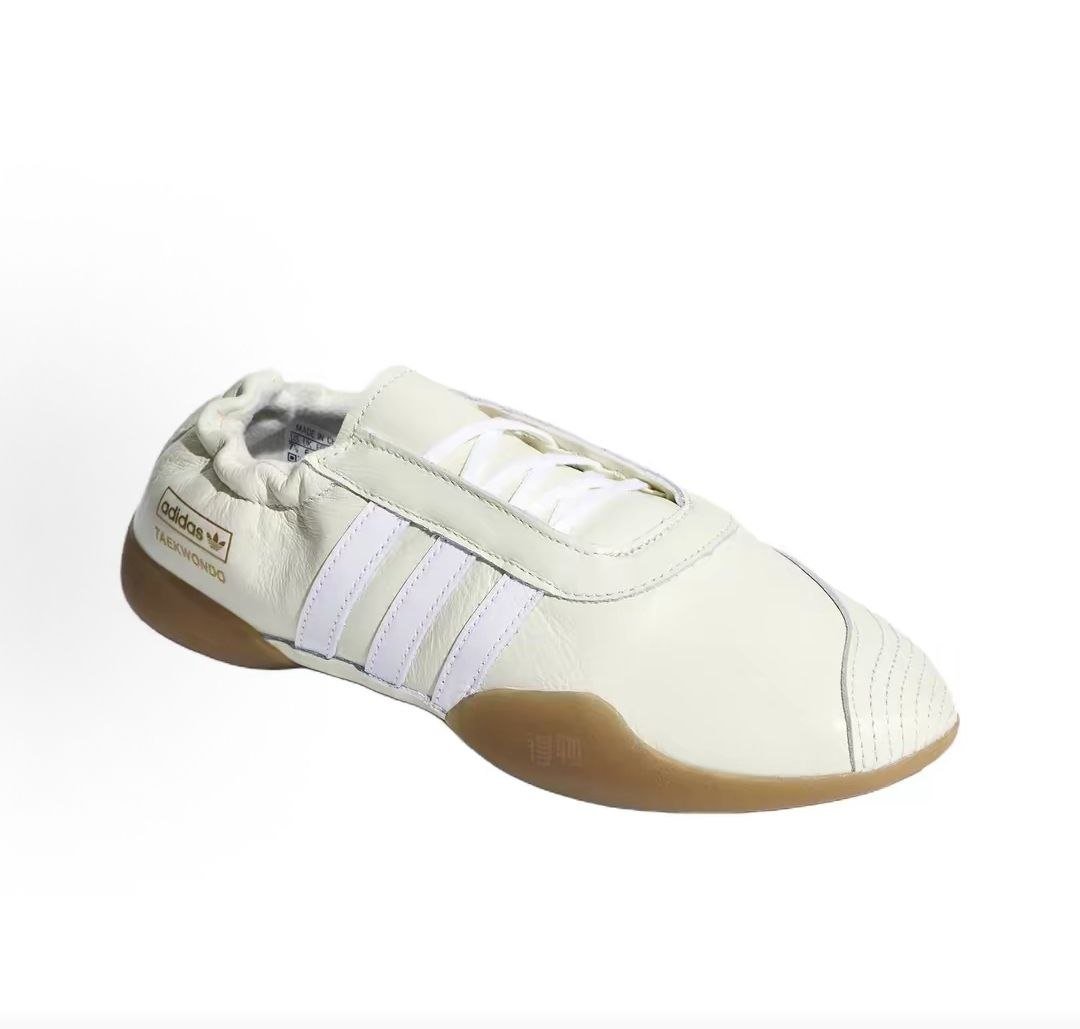 حذاء adidas Taekwondo باللون الأبيض الكريمي - رفعة