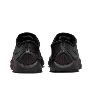 The rear view showcases Nike Shoes details, combining the حذاء نايك الأصلي مع ميزات حذاء Nike Air Superfly أسود سنيكر وجودة شوز نايك وتشكيلة nike schuhe.