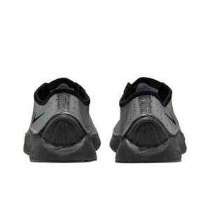 The rear view showcases Nike Shoes details, combining the حذاء نايك الأصلي مع ميزات حذاء Nike Air Superfly أسود ورصاصي سنيكر وجودة شوز نايك وتشكيلة nike schuhe.