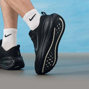 Experience everyday comfort with Nike Shoes and حذاء نايك الأصلي، مما يقدم أفضل خيارات شوز نايك مع حذاء Nike Vomero Plus أسود للجري وتصاميم nike schuhe.