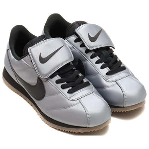 Discover the dynamic perspective of شوز نايك مثل Nike Shoes الفريدة، مع تفاصيل حذاء Cortez LEATHER رمادي فضي أسود وجودة حذاء نايك الأصلي ضمن تشكيلة nike schuhe.