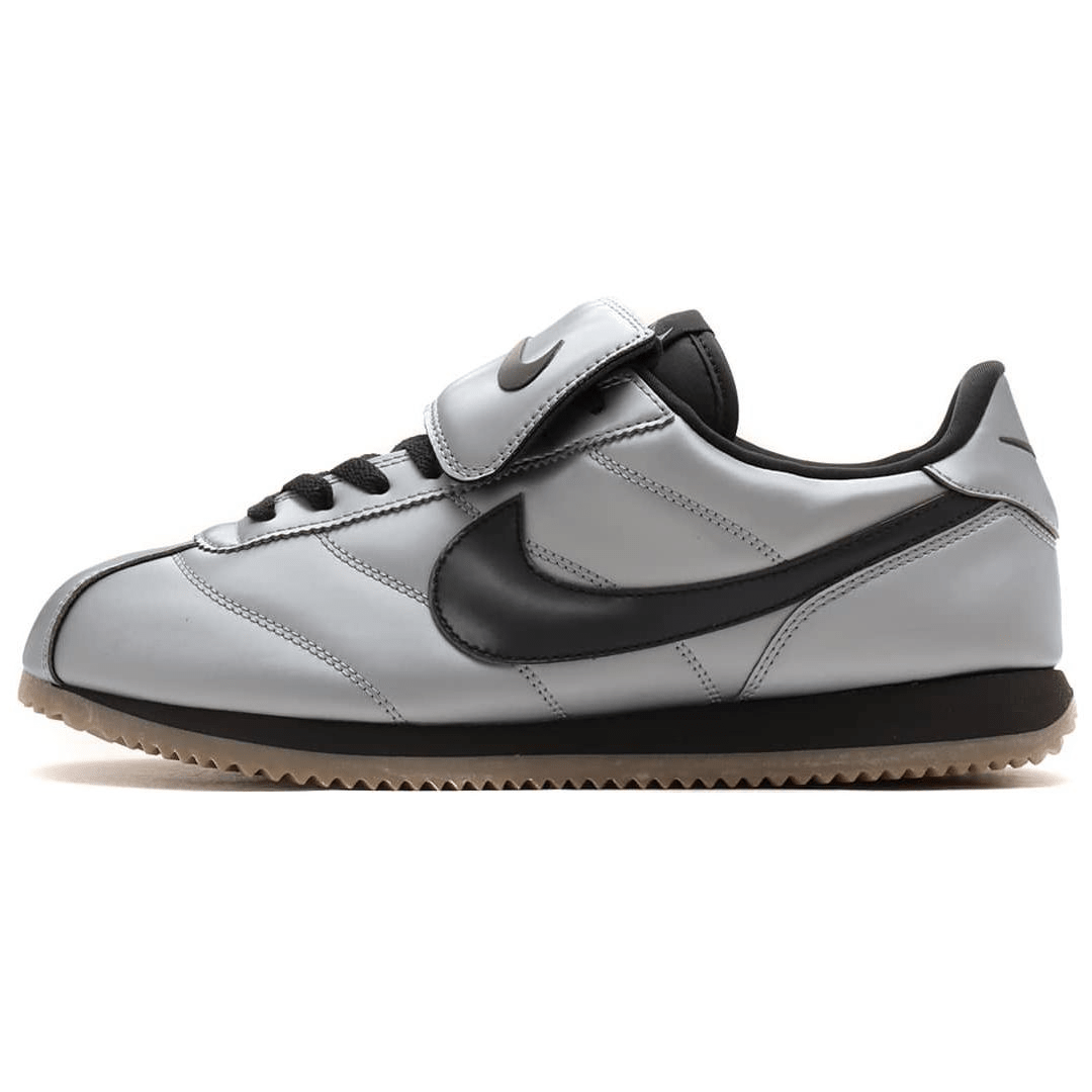 When looking for classic styles, Nike Shoes feature the amazing حذاء Cortez LEATHER رمادي فضي أسود مع روعة حذاء نايك الأصلي للوثوقية، إلى جانب تصاميم شوز نايك ومواصفات nike schuhe.