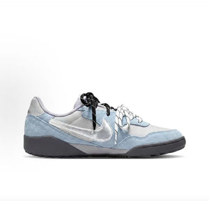 View the side profile of the حذاء نايك الأصلي featuring Nike Shoes design, representing the finest شوز نايك المميز مع حذاء نايكي ستريتغاتو أزرق وفضي | Nike Streetgato Blue Silver وتصاميم nike schuhe.