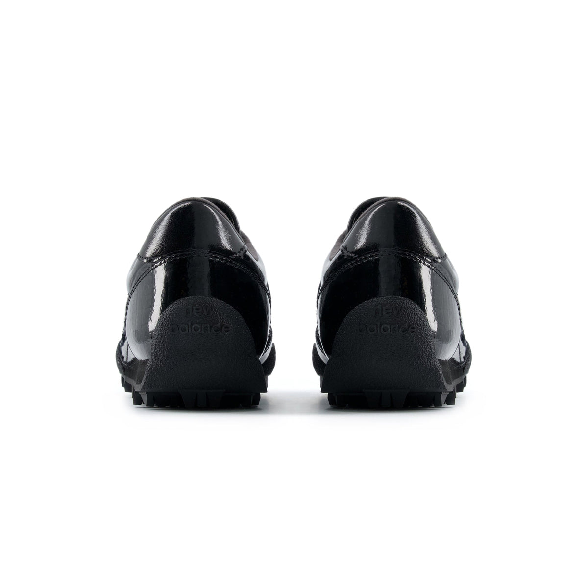 حذاء New Balance أسود لامع تصميم أنيق - رفعة