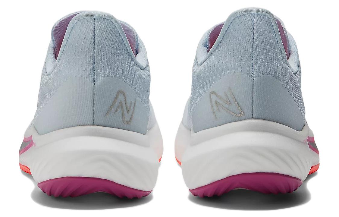 حذاء New Balance FuelCell Rebel v4 للجري بتصميم خفيف وألوان زاهية - رفعة