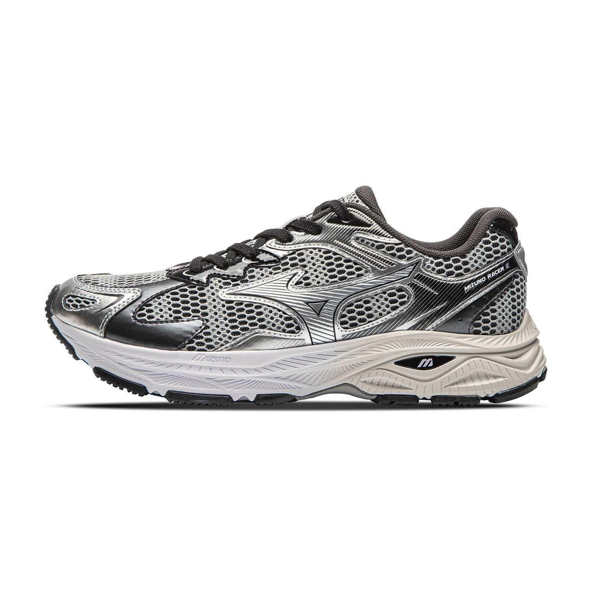 حذاء رياضي Mizuno Racer S بتصميم فضي مميز.