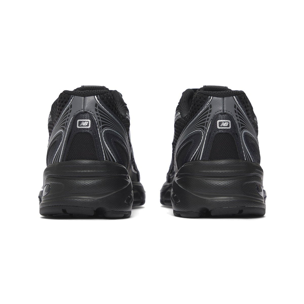 حذاء رياضي New Balance 740 باللون الأسود الكامل - رفعة