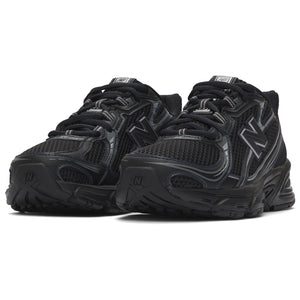 حذاء رياضي New Balance 740 باللون الأسود الكامل - رفعة