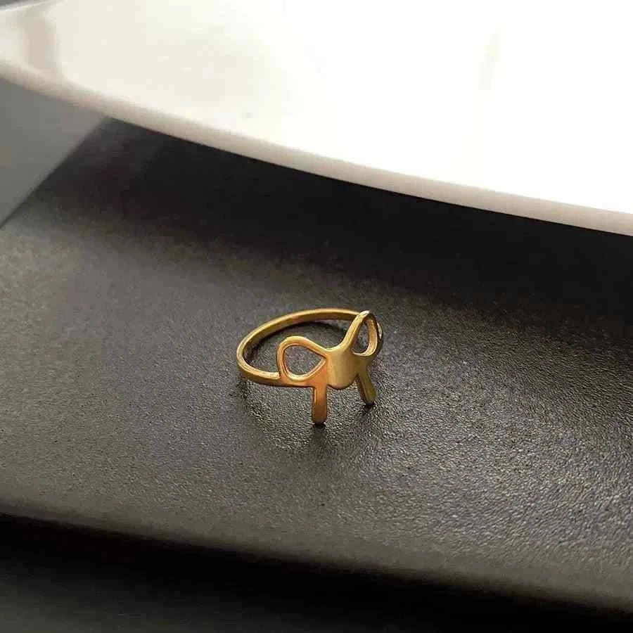 خاتم نسائي Luxury Rose Gold مرصع بفصوص الزيركون الأنيقة.