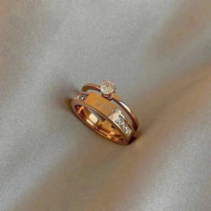 خاتم نسائي Luxury Rose Gold مرصع بفصوص الزيركون الأنيقة.