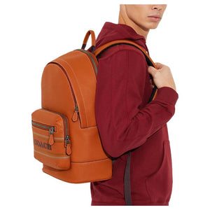 Side view of a man wearing an authentic brown genuine leather Coach backpack, styled for back-to-school and casual wear.

عرض جانبي لرجل يرتدي حقيبة ظهر كوتش أصلية من الجلد الطبيعي بني، مناسبة لمظهر العودة للمدرسة والاستخدام اليومي