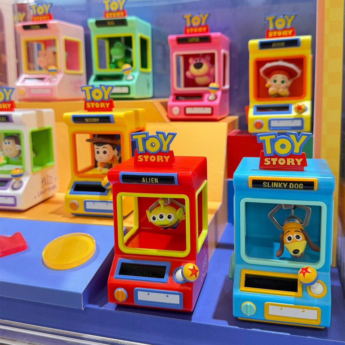 مجسمات Toy Story Claw Machine عشوائية أصلي 100% - رفعة