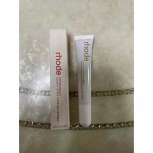 Rhode Peptide Lip Tint بتركيبة مغذية وألوان متنوعة.