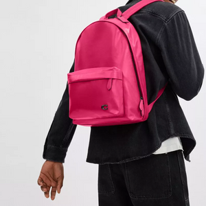 Back view of a person wearing an authentic Coach Westway 32 fuchsia leather backpack, styled for back-to-school and casual wear.

عرض خلفي لشخص يرتدي حقيبة ظهر كوتش ويست واي 32 أصلية جلد باللون الفوشيا، مناسبة للعودة للمدرسة والاستخدام اليومي.
