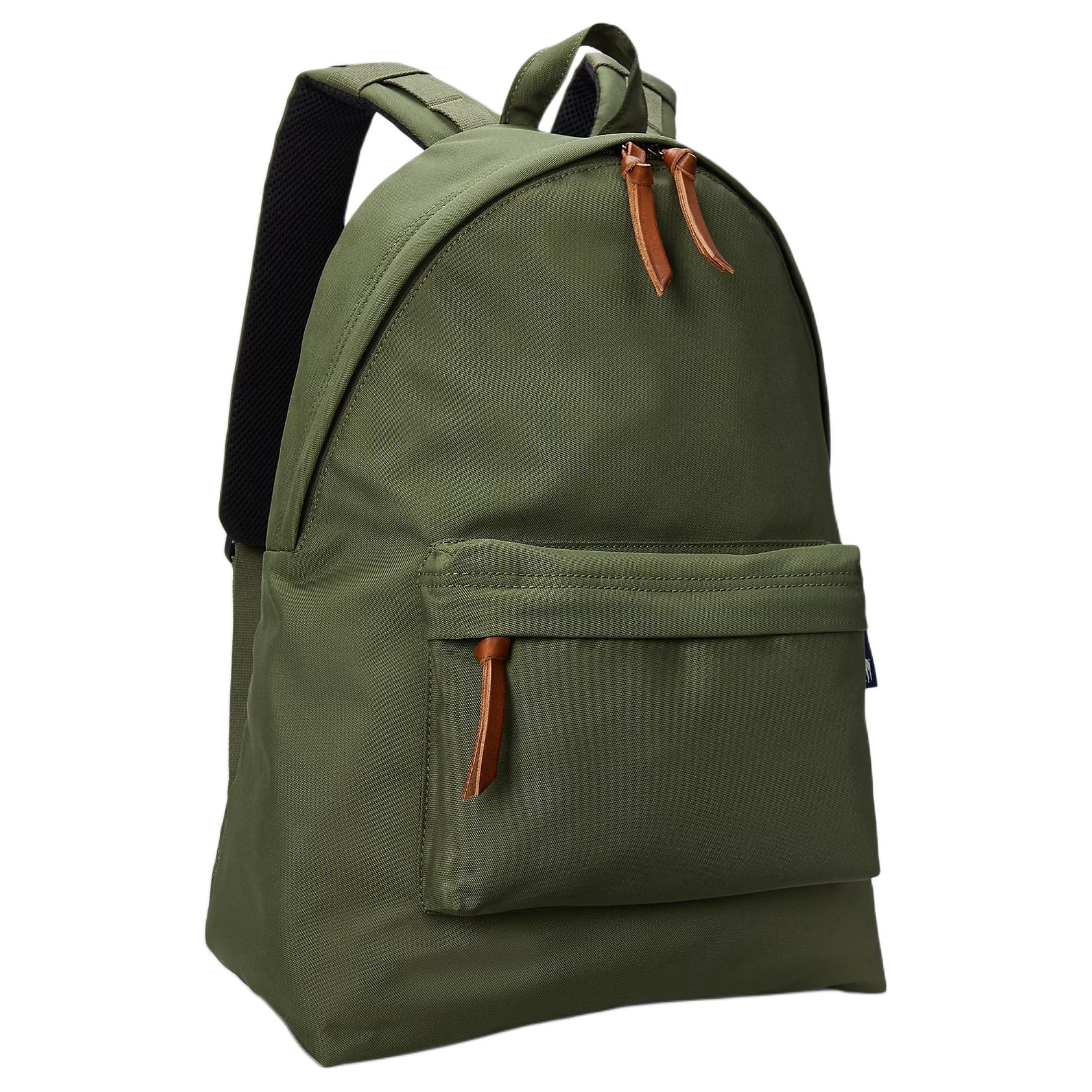Side angle view of an original Ralph Lauren olive green backpack showing durable canvas fabric and spacious design for school essentials.

عرض من الزاوية الجانبية لحقيبة ظهر رالف لورين أصلية باللون الأخضر الزيتوني يوضح القماش المتين والتصميم الواسع لمستلزمات المدرسة.