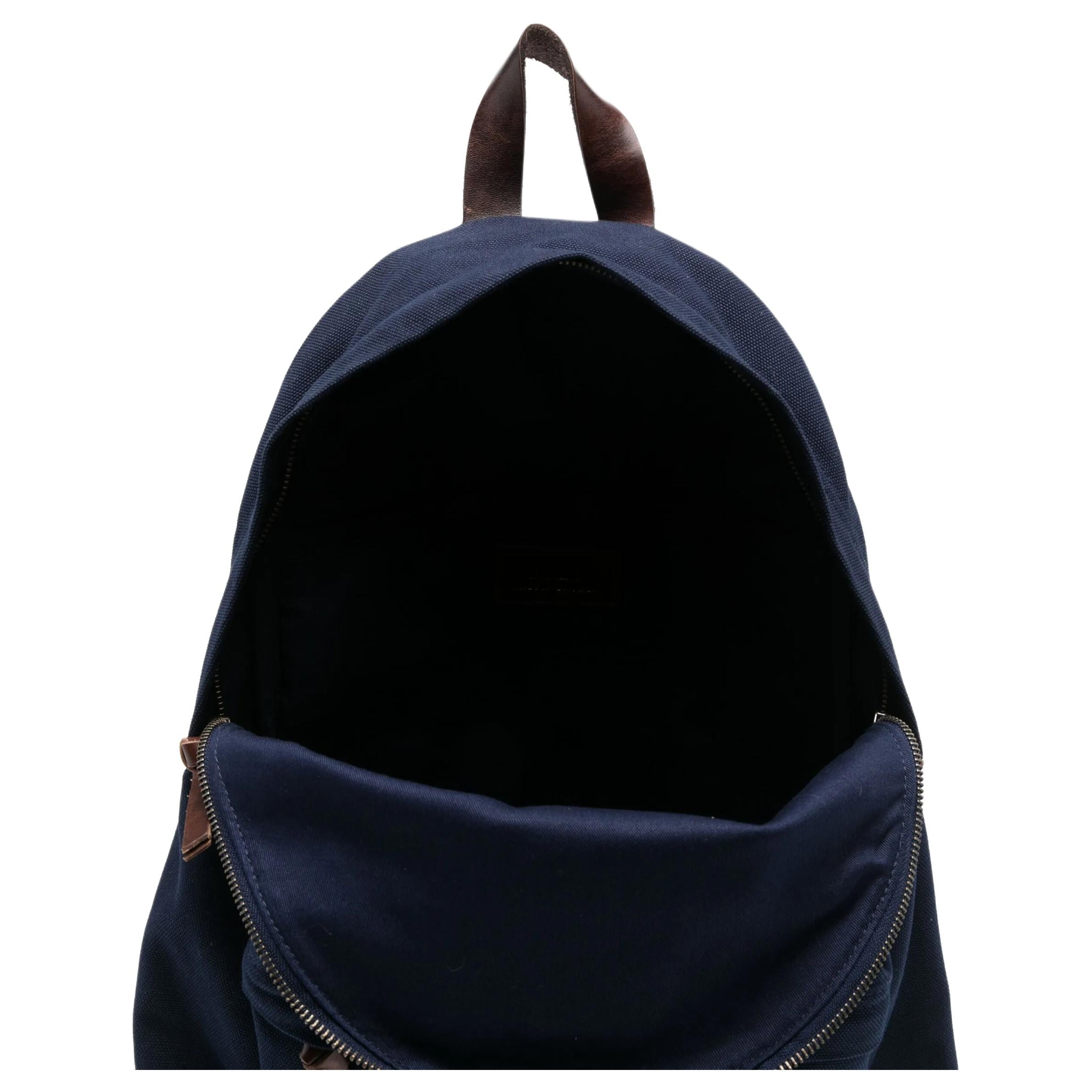 Open interior view of an authentic Ralph Lauren Polo Bear navy blue school backpack showing the spacious main compartment.

عرض داخلي مفتوح لحقيبة ظهر مدرسة Ralph Lauren Polo Bear أصلية باللون الكحلي يوضح مساحة التخزين الرئيسية الواسعة.