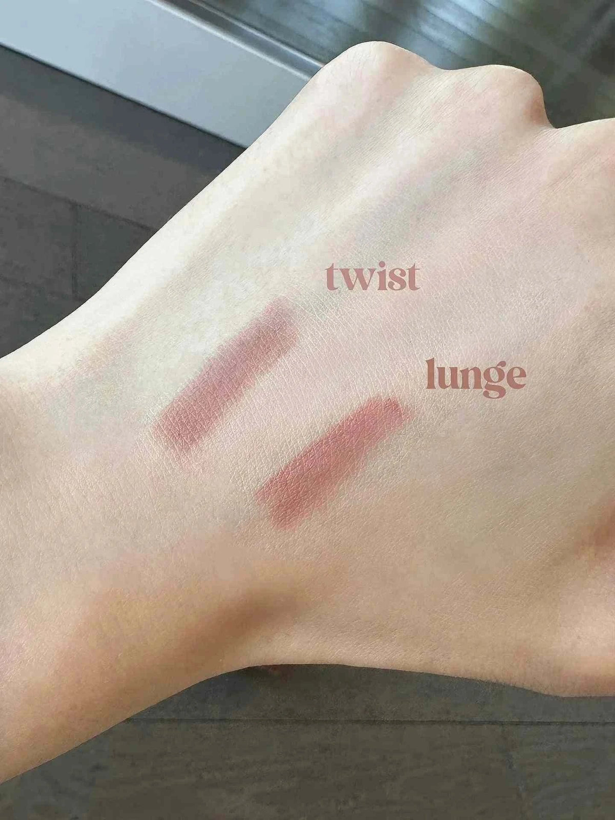 Rhode Lip Pencil لتحديد الشفاه بتركيبة غنية بالببتيد.