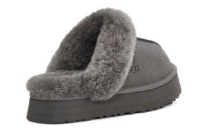 شبشب UGG المنزلي الرمادي من الخلف