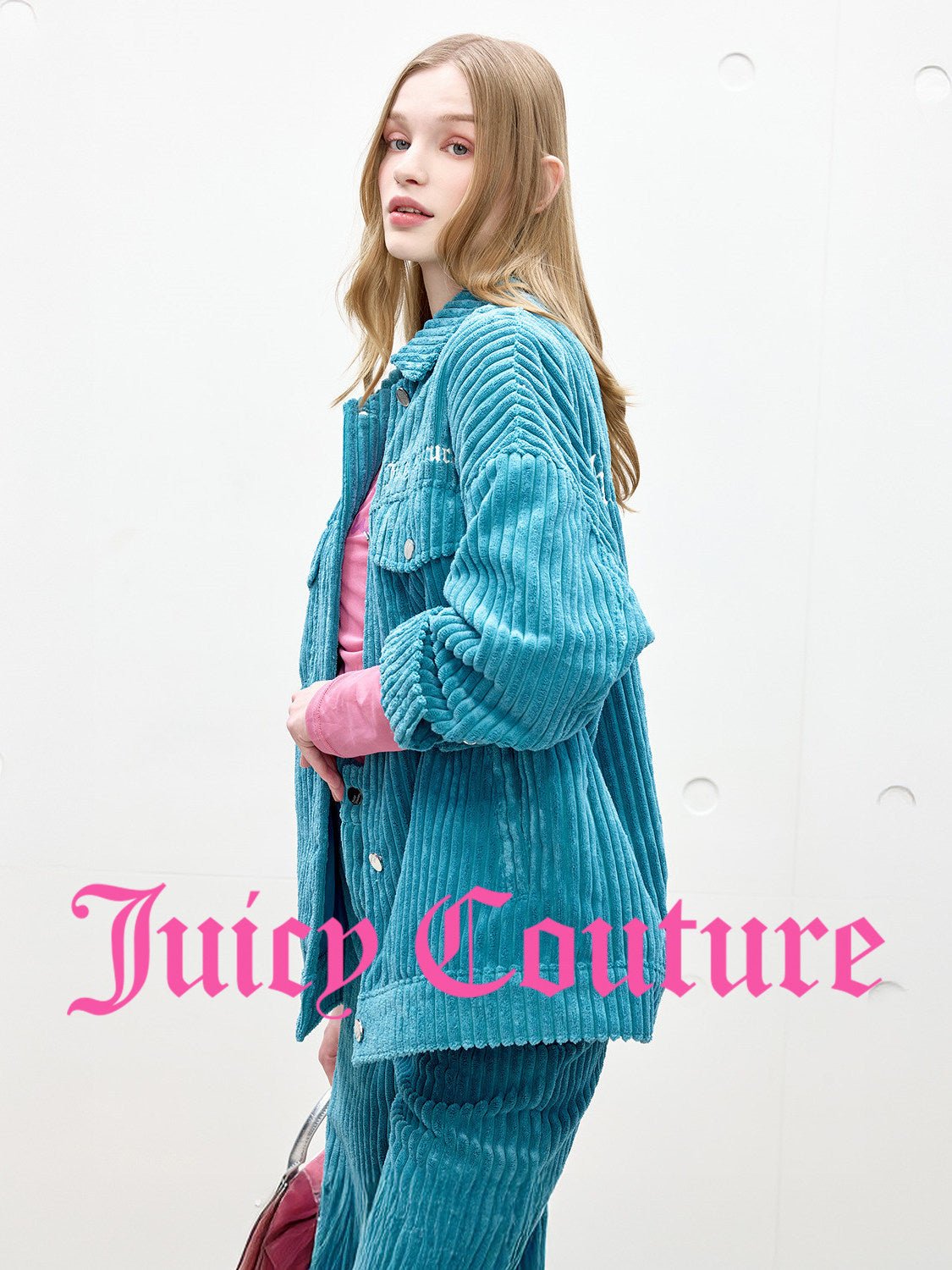 سترة كورديروي نسائية سميكة مطرزة Juicy Couture خضراء - رفعة