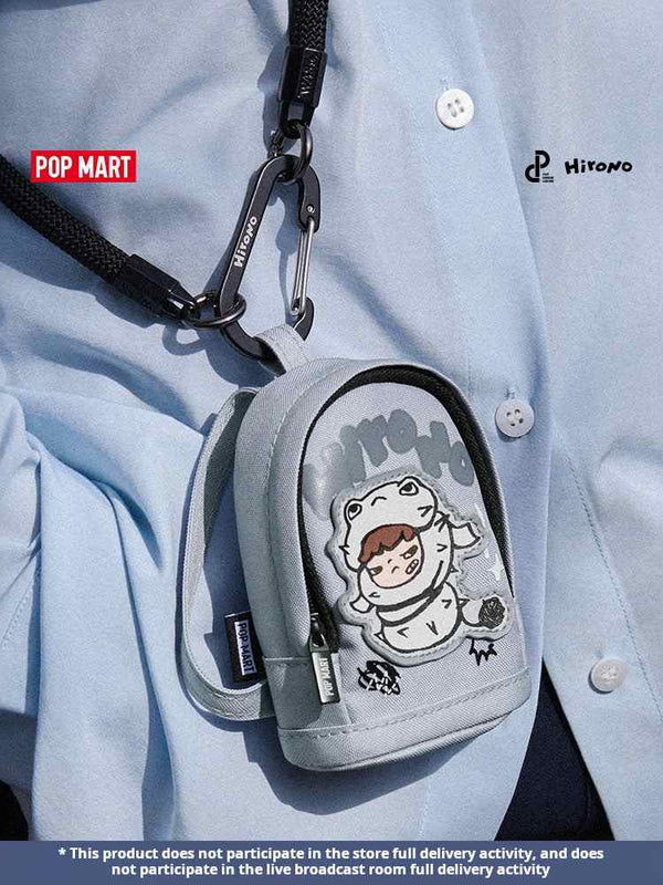 POPMART شنطة صغيرة من سلسلة Hirono Echo بتصميم شخصية لطيفة معلقة على قميص.