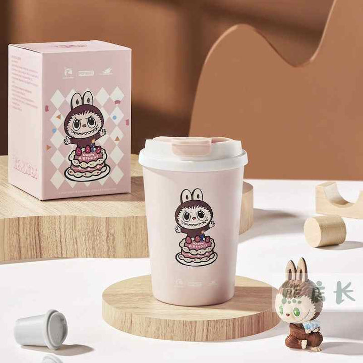 كوب The Monsters من Pop Mart بلون متغير مع الحرارة، تصميم كرتوني لطف ومرح.