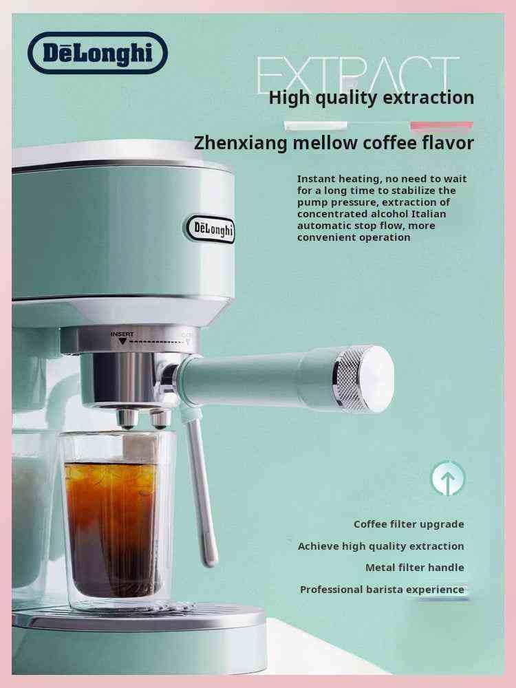 ماكينة DeLonghi لتحضير Espresso و Cold Brew بتصميم أنيق.