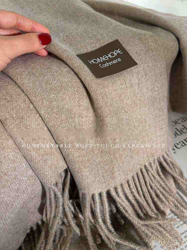 وشاح نسائي شتوي ناعم بلون موحد من Island craft بتصميم يشبه الكشمير ومزود بشراشيب أنيقة