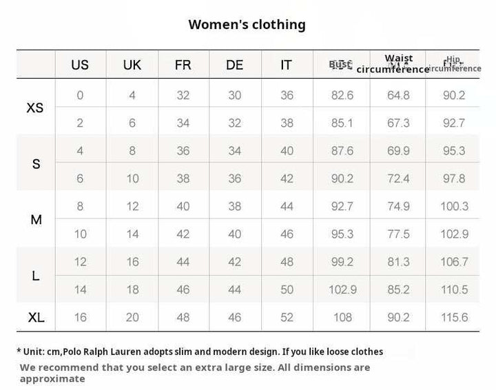 سترة نسائية من رالف لورين بتصميم كلاسيكي وعصري مع نقشة ضفائر وياقة مستديرة وأكمام مضلعة بلون بندقي داكن أو كاميل دافئ.