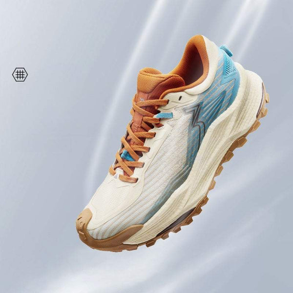 حذاء 361 Wuxia 2.0 بتصميم عصري بألوان كريمية وسماوية مع بطانة برتقالية ونعل مطاطي مقاوم للانزلاق للمشي والجري في الطبيعة