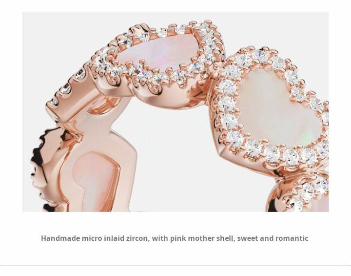 خاتم APM Monaco وردي ذهبي على شكل قلب مرصع بزركونيا وعرق لؤلؤ وردي أنيق يدوي الصنع