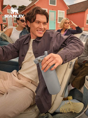 Stanley high-value fashion carrying cup.