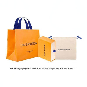 سوار Louis Vuitton ذهبي بتعليقات Monogram فخمة.