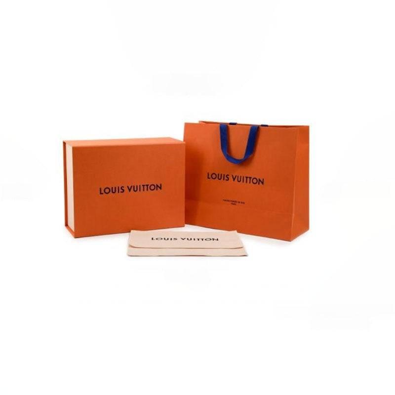 حقيبة Louis Vuitton Monogram بألوان باستيل متدرجة.