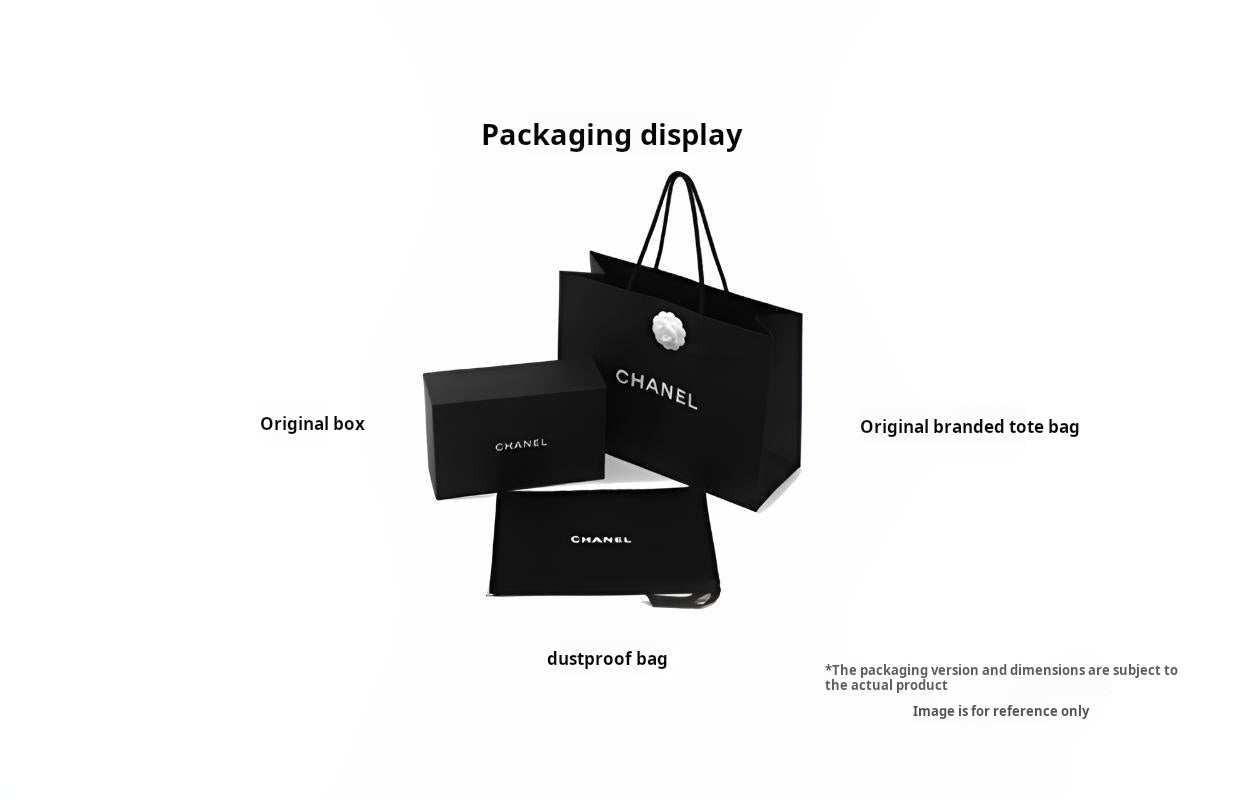 حقيبة يد Chanel بتصميم كلاسيكي ولون بني فاخر.