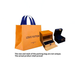سوار Louis Vuitton بتصميم وردة وردي ومطلي بالذهب الوردي.