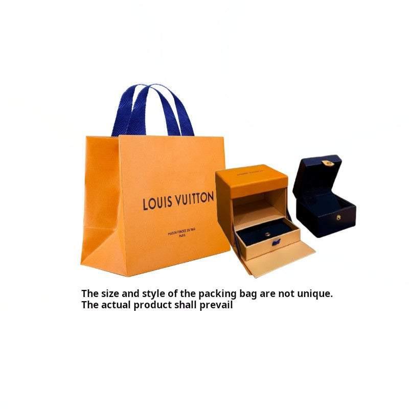 سوار Louis Vuitton بتصميم وردة وردي ومطلي بالذهب الوردي.