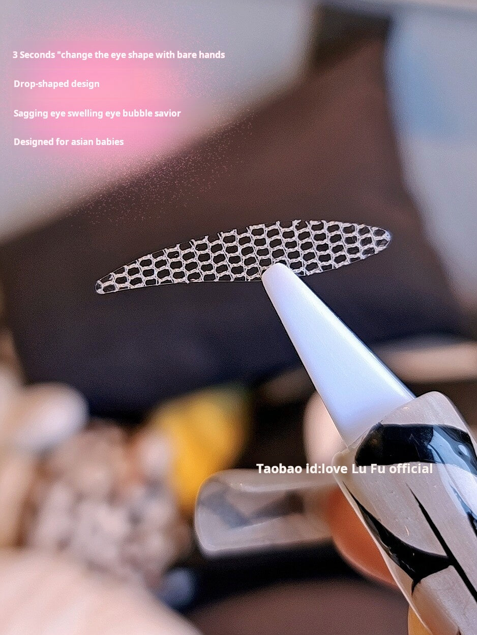 Change the shape of your eyes with your bare hands in 3 seconds! Drop-shaped lace double eyelid patches are sticky when exposed to water, invisible swollen eye bubbles, and prevent sagging