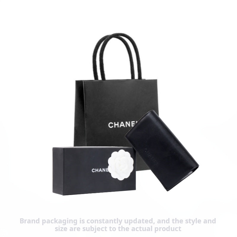 نظارات نسائية Chanel بتصميم عصري بلونين