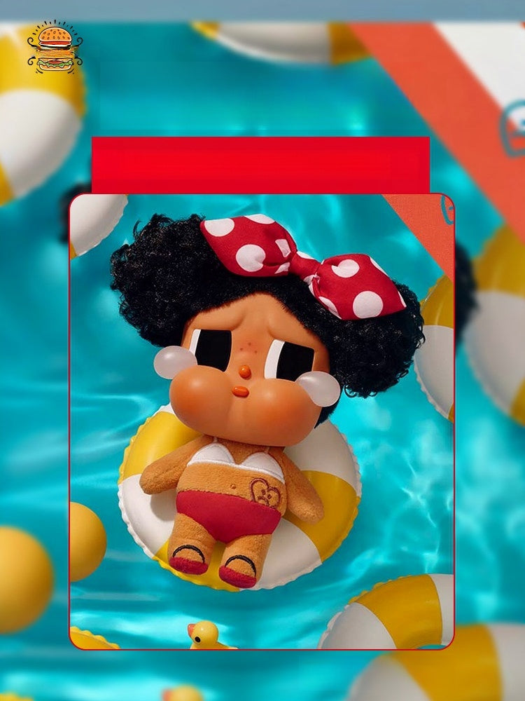 ميدالية CRYBABY Vacation عشوائية للحقائب من Pop Mart